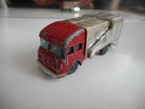 Husky S & D Refuse Van in Red/Grey - Picture 1 of 2
