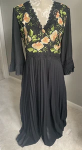 BNWT YUMI BLACK EMBROIDERED CHIFFON SLEEVE PLEATED SKIRT DRESS SIZE 12 RRP £75 - Picture 1 of 21
