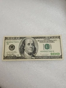 100 dollar bill 1996 Series Federal Reserve Ser# 69227960 - Picture 1 of 2