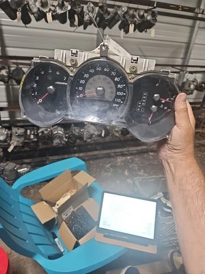 2003-2005 Toyota 4runner Sr5 4.7 Speedometer Preowned - Image 1 of 4