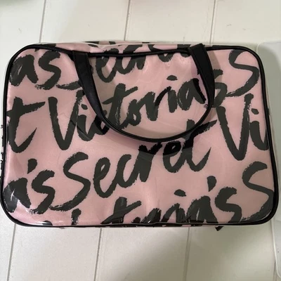 VICTORIA'S SECRET 粉色标志性签名化妆包/箱 折叠式 两侧拉链 — 第 1/4 张图片