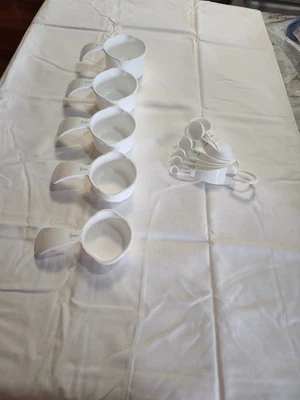 VTG TUPPERWARE 5 Measuring Cups And 6 Spoons With Loop Curved Handle White Set - Image 1 of 4
