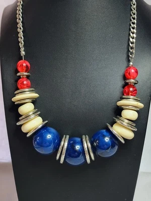 Collar llamativo tono plata acrílico cuentas rojo blanco azul 19" ajustable Foto 1 de 4