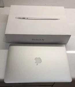 Apple MacBook Air 13.3" Model 512GB SSD 8GB Ram 2.2GHz Intel Core i7 30 cycle - Afbeelding 1 van 9