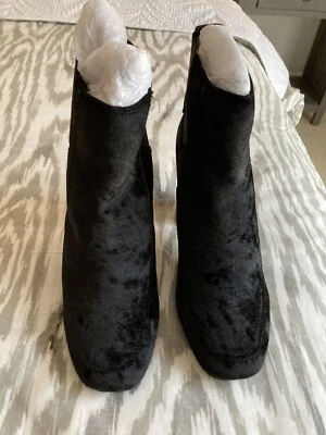 Nuevo con etiquetas Botín Rush Of Plush - Marca de Avon Talla 8 - Terciopelo aplastado y elástico - Tirar Foto 1 de 3