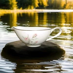 Noritake China Margot 5605 Milchkännchen 6,5" L x 2" H - Bild 1 von 7