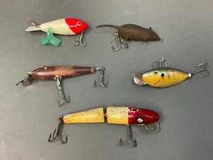 LOTE de 5 SEÑUELOS DE PESCA VINTAGE Ratón, Creek Chub ¡Hallazgo inmobiliario sin marca! - Imagen 1 de 12