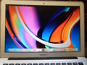 Apple MacBook Air 13 inch, Core i5 - 8GB RAM & 512 GB SSD with MS Office 2019 - Bild 1 von 5