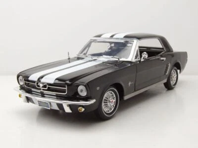 Ford Mustang Hardtop 1964 1/2 Nero Bianco Modellino 1:18 MotorMax - Immagine 1 di 4