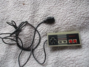 Original Nintendo NES-004 Corded (6 ft) Video Game Console Controller UNTESTED - Picture 1 of 8