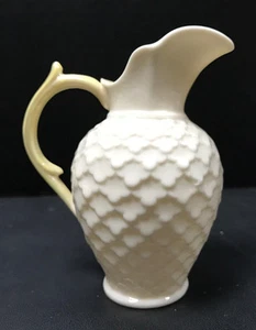 Crema jarra de hueso fino iridiscente Belleck de colección pequeña de 4" amarilla Belleck - Imagen 1 de 7