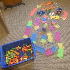 Tub Of Mindscope Twister Tracks: Some Neon, Some Neutral. Plus 3 Cars! - Picture 1 of 4