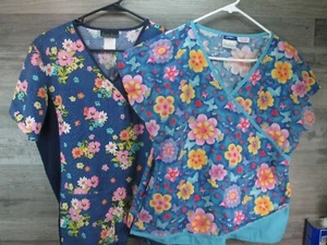 2 Pair Scrub Top V-Neck Medical Blue Floral Women’s Large Cherokee & Crest - Picture 1 of 8