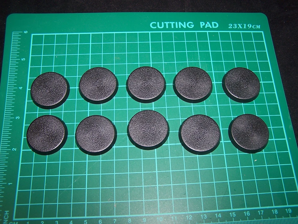 10 32mm Games Workshop Bases (bits)