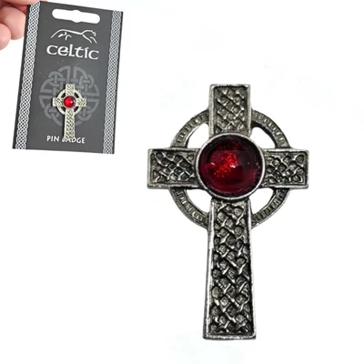 Broche Kildalton de piedra roja peltre insignia cruz celta solapa corbata joyería Foto 1 de 4