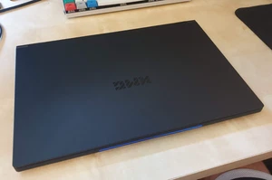 XMG FUSION 15 RTX 2070 Max-Q, Intel i7-9750H, 16GB RAM, 250 GB SSD - Bild 1 von 3