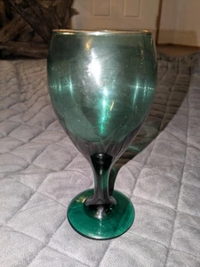 Copa de vino vintage Libbey verde esmeralda con borde de oro con patas - Imagen 1 de 4