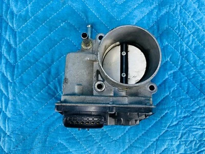 Cuerpo del acelerador Nissan NV200 SV con pernos 16119-9SE0A 2013-2018 OEM Foto 1 de 4