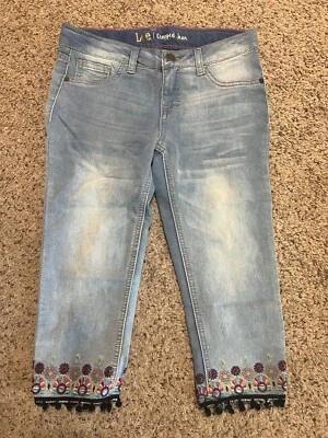 Jean capri recortado Lee Girls talla 12 con flores Foto 1 de 3