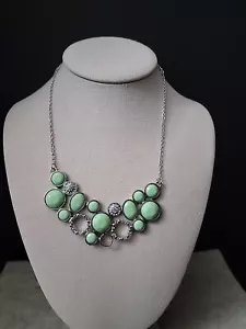 Conjunto de Collar y Pendientes de Joyería PAPARAZZI Nuevo con Etiquetas Tono Plateado Destacado/Verde - Imagen 1 de 7