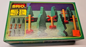 Vintage BRIO No 33369 Bäume, Telefonmasten & RR Kreuzungsschild. Made in Sweden NOS - Bild 1 von 4