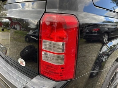 2008-2017 JEEP PATRIOT RIGHT TAILLIGHT QUARTER MOUNTED 2.4L AT AWD 130K 50712 - Image 1 of 4