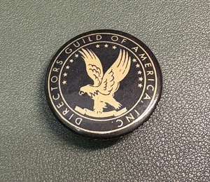 Director's Guild of America - Schwarz und Gold 1,25" Button Pin - Bild 1 von 1