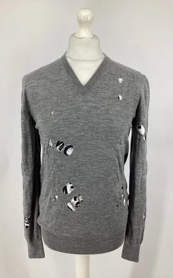 ALEXANDER MCQUEEN SUDADERA DE LANA PARA HOMBRE DESGASTADA CUELLO EN V UK L GRIS PRECIO DE VENTA SUGERIDO POR EL FABRICANTE £565 ANUNCIO Foto 1 de 4