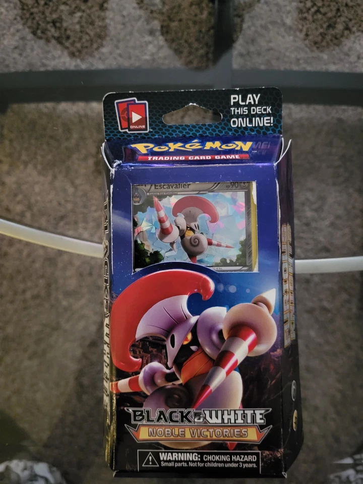 Juego de Cartas Coleccionables Pokémon Blanco y Negro Nobles Victorias Escavalier Caballeros Furiosos Mazo Temático. Foto 1 de 2