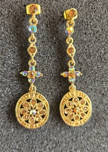 Beautiful Hanging Gold Tone Pierced Earrings - Picture 1 of 6