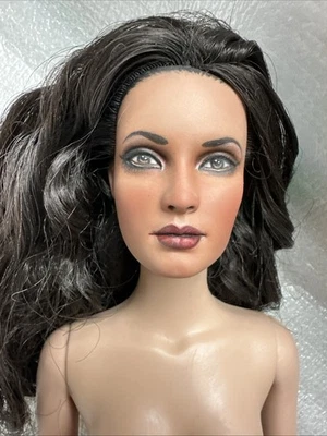 Уникальная модная кукла Tonner TYLER GOWORTH COLLECTION Nude SHAUNA ПЕРЕКРАШЕННАЯ 16 дюймов BW - Изображение 1 из 4