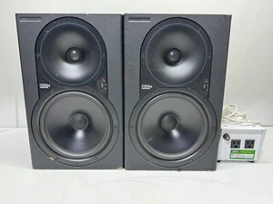 1 Pair of Mackie HR824 Studio Monitor Speakers 110V with Stepdown Transformer - Picture 1 of 11