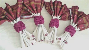 4er Set Poly Weihnachtsstern Servietten 18"x18" 4 passende rote Serviettenringe NEU - Bild 1 von 3