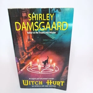 Witch Hunt by Shirley Damsgaard - Imagen 1 de 6