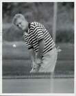 1991 Press Photo Jim Scheller, State Amateur golfer chips out of green.