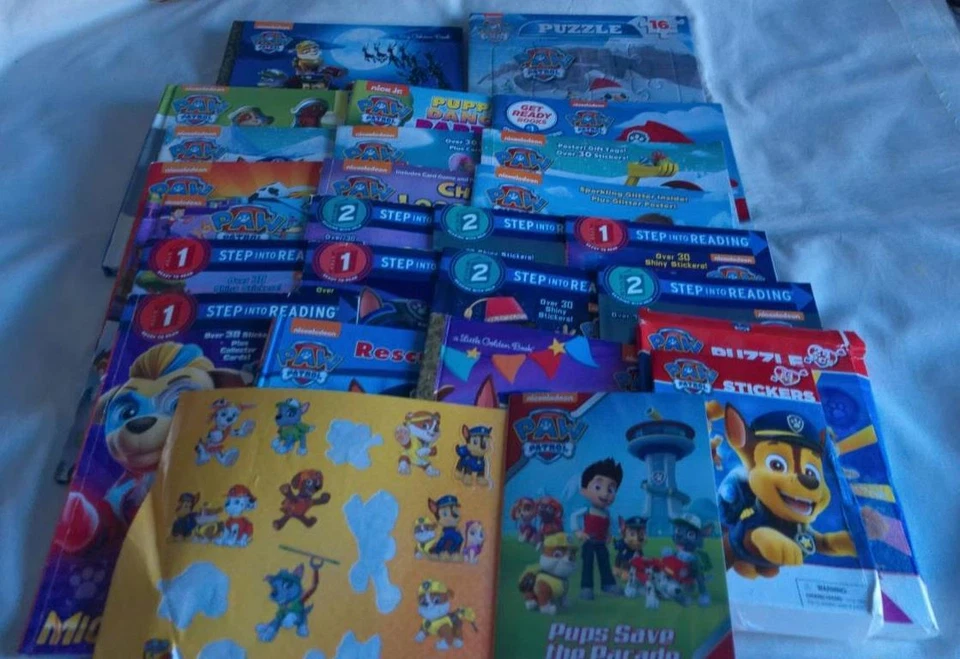 HUGE set of 25 Paw Patrol books + puzzles  + stickers Foto 1 de 1