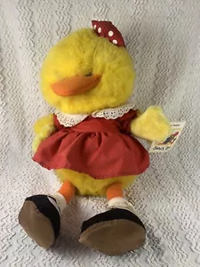 Suzy’s Zoo Suzy Ducken Peluche Anatra con Etichette Vestito Rosso 1995 Ganz Nice - Foto 1 di 9