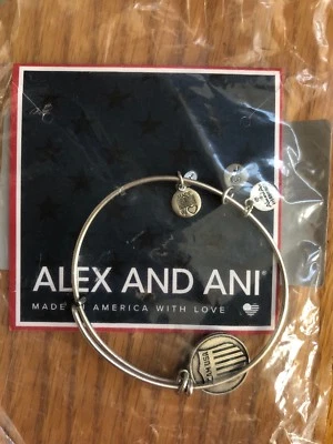NUEVO CON ETIQUETAS Alex and Ani EQUIPO EE. UU. Escudo Raro Plata Dije Brazalete Hecho con Amor Foto 1 de 4