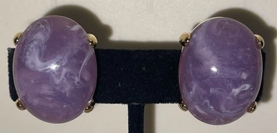 Pendientes con clip en tono dorado cabujón lavanda púrpura firmado por Joan Rivers Gar5-25 Foto 1 de 4