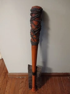 Spirit Halloween Stacheldraht Baseballschläger Requisite 33,5" Zoll lang neu mit Etikett - Bild 1 von 4