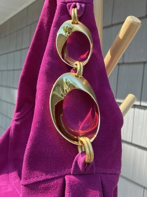 Bolso de mano Eric Javitz de gamuza magenta Foto 1 de 4