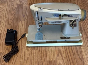 Máquina de coser vintage Singer Slant-O-Matic Rocketeer modelo 503A con controlador - Imagen 1 de 8