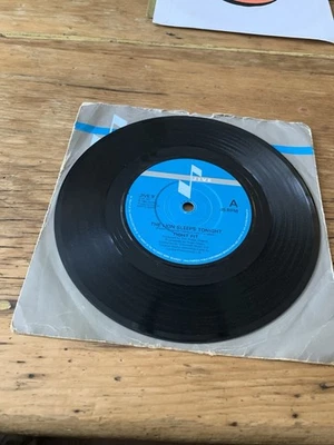 Tight Fit Lion Sleeps Tonight 7x £1.25 vinyl 45s for £10 incl. post plays perfec - Image 1 of 4