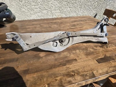2003-2007 Cadillac CTS Windshield Wiper Linkage Transmission Assembly - Image 1 of 3