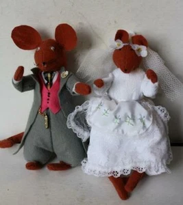 Bride Groom Stuffed Mice Set of 2 Veil and Tuxedo Flowers Veil Pocket Knife Fob - Imagen 1 de 1