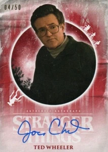 Stranger Things Upside Down: A-JC Joe Chrest als Ted, rote Autogrammkarte #04/50 - Bild 1 von 1