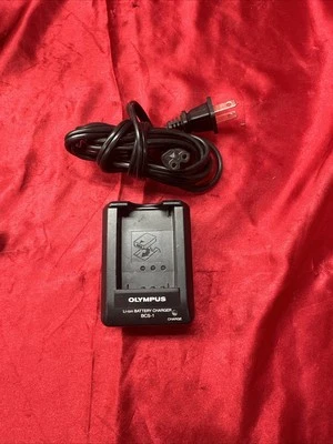 Olympus OEM BCS-1 Battery Charger for E-PL1, E-P3, E-P1,Evolt E-420 - Image 1 of 3