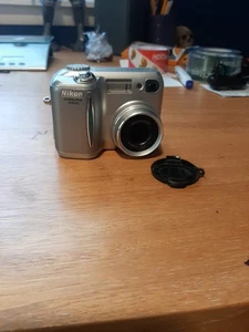 Nikon Coolpix 4300 E4300 4.0MP Digital Camera Silver No Card Tested Works - Picture 1 of 3