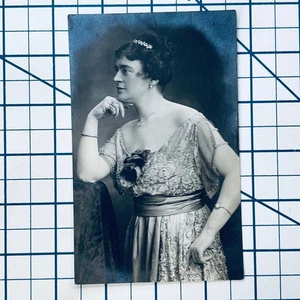 RPPC Vintage Black & White Portrait Postkarte elegante Frau Anfang 1900 - Bild 1 von 3