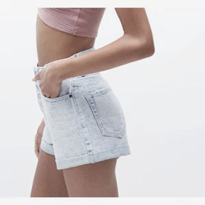~ PacSun 28 Jean Mom Shorts Light Wash High Waist 11" Cuff Blue Zip Festival - Picture 1 of 16